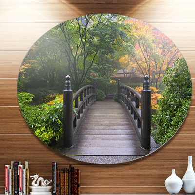 «Wood Bridge at Japanese Garden In Fall», reproduction de photo sur métal
