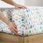 Ensemble de 4 draps-housses en flanelle de coton Queen, motif sapins de Noël blancs, entièrement élastique, lavable à la machine, comprenant tous les draps.