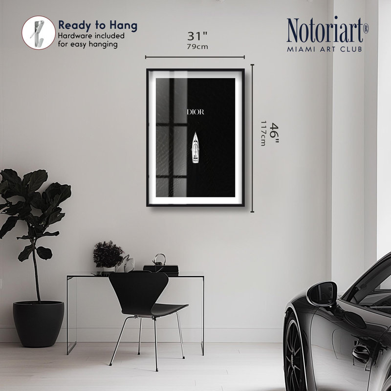 «Glam Dive Shadowbox» par Notoriart, H 46 po x l 31 po, Noir