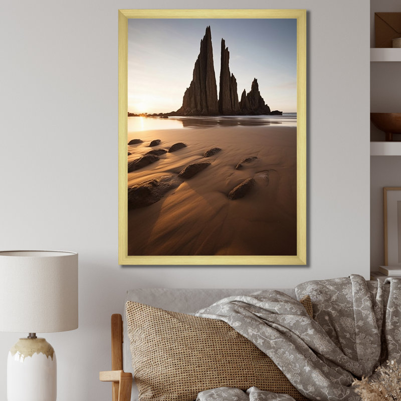 «Tall Rocks Sculpted By The Time Sunset Beach I», reproduction d'art sur toile, H 32 po x l 24 po x P 1 po
