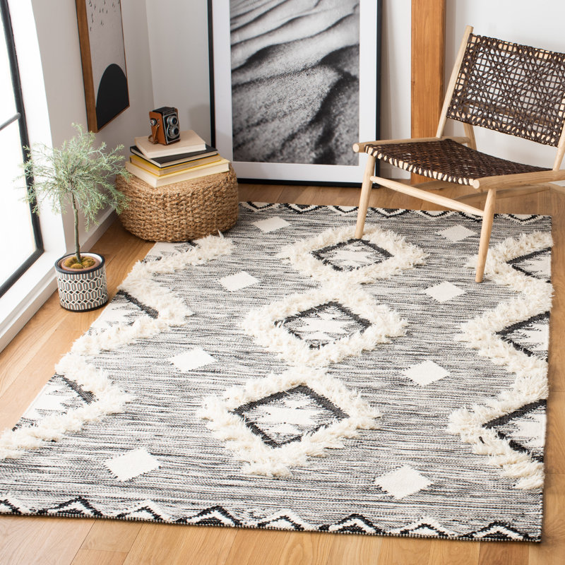 Amelio Hand Woven Wool/Cotton Geometric Rug in Ivory/Black, Rectangle 5' x 8'