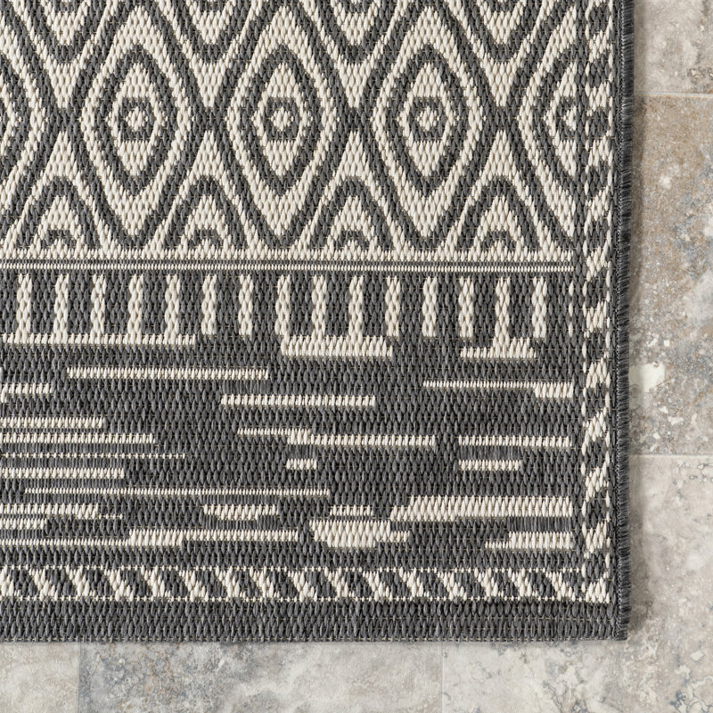Ray Gray Indoor/Outdoor Area Rug, Rectangle 5'3'' x 7'6''