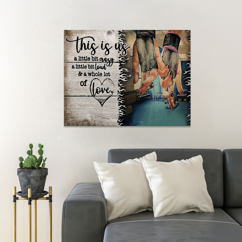 Hand In Hand In Gym Studio - This Is Us - 1 pièce, reproduction d'art graphique sur toile tendue, H 16 po x l 20 po x P 2 po