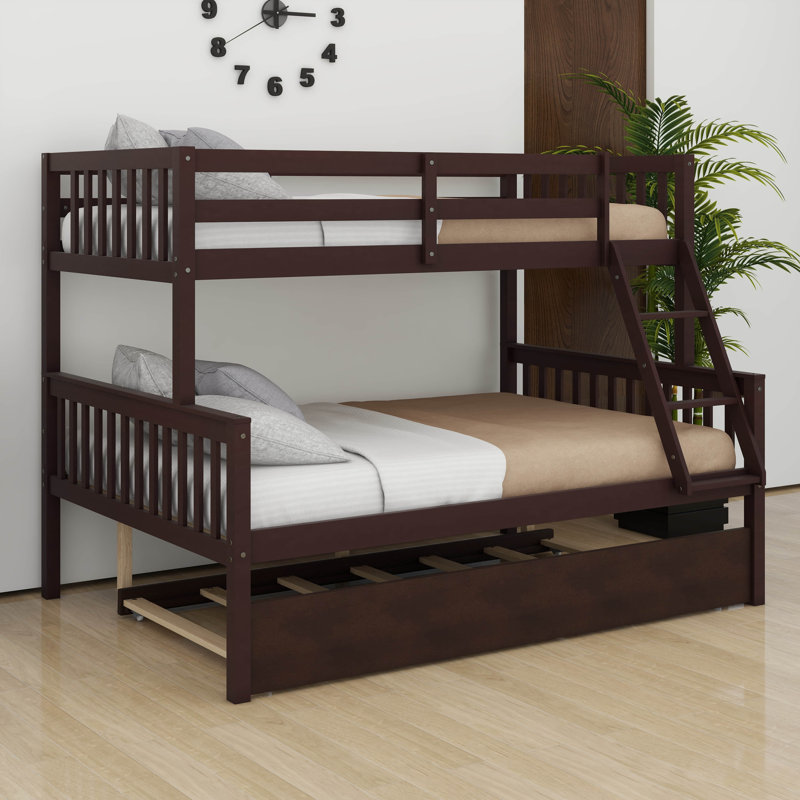 Lit simple superposé au dessus d'un lit double avec lit gigogne, cadre de lit plateforme convertible avec échelle, cadre en bois massif et garde-corps de sécurité