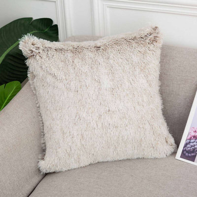 Housse de coussin en fausse fourrure