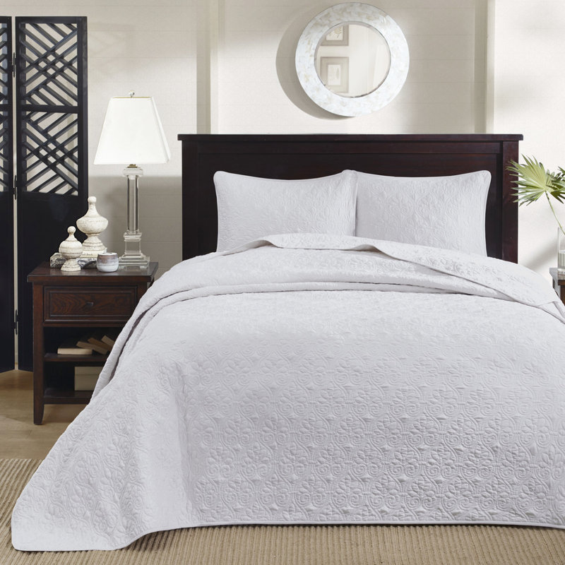 Grand couvre-lit réversible blanc - rembourrage classique en coton prélavé matelassé pour un sommeil douillet 2 taies décoratives incluses broderie envoûtante