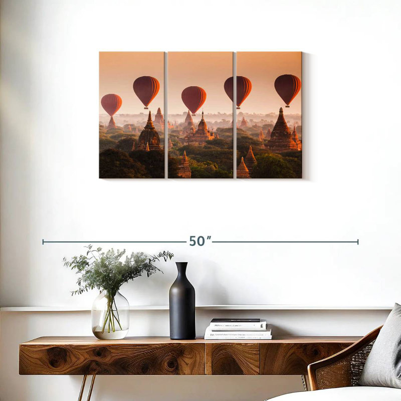 Ballons Mehar au-dessus des tempes de Bagan, H 20 po x l 33 po