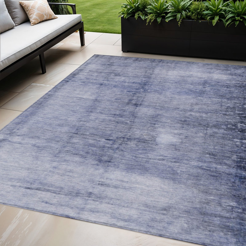 Tapis intérieur lavable abstrait bleu marine et bleu ciel HomeRoots 5 pi x 8 pi