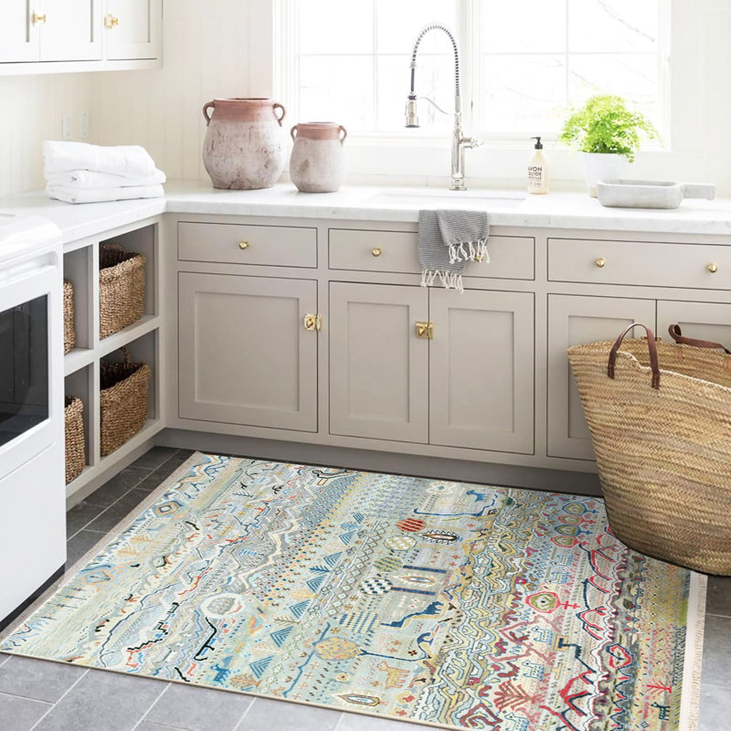Tapis décoratif multicolore à motifs et chiffres multicolores de la collection Barcelona
