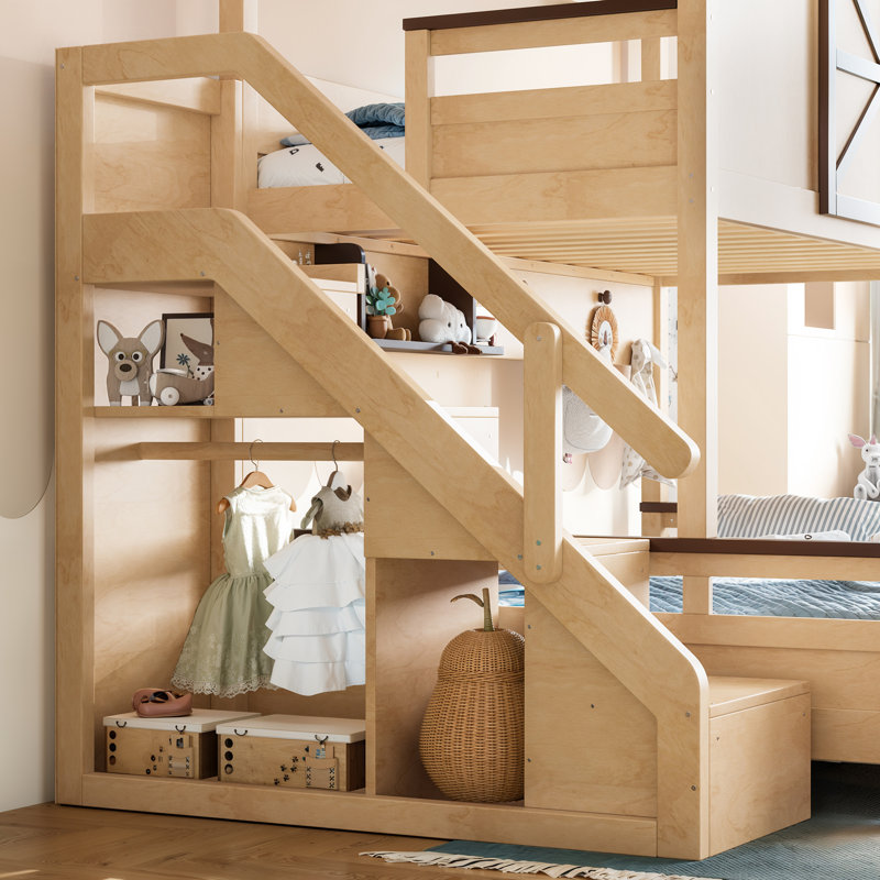 Lit superposé simple au dessus d'une maison double avec escalier de rangement et tablettes, portes de grange, conception de maisonnette, naturel