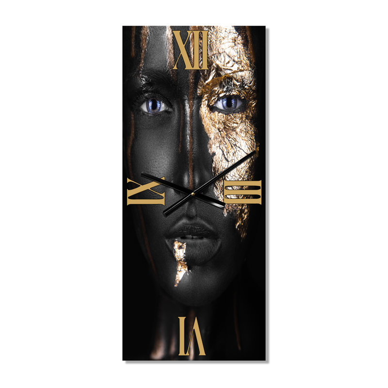 Portrait d'une fille afro-américaine avec maquillage doré - horloge murale moderne, Grand