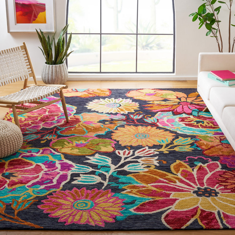 Sisag Hand Tufted Wool Floral Rug, Rectangle 5' x 8'