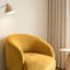 Fauteuil d'appoint pivotant en velours jaune