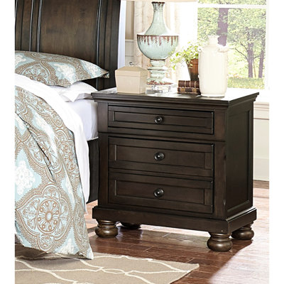 Table de chevet de chambre à coucher avec aspect brun grisâtre - 2 tiroirs, bois d'ingénierie, ornement en bois au fini transitionnel, accessoire d'ameublement