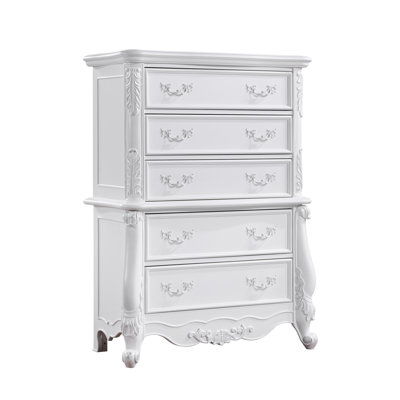 Commode polyvalente en bois franc avec une finition élégante et une grande capacité de rangement