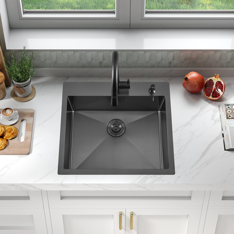 Évier de cuisine encastré à simple cuve en acier inoxydable noir de 25 po avec crépine Attop