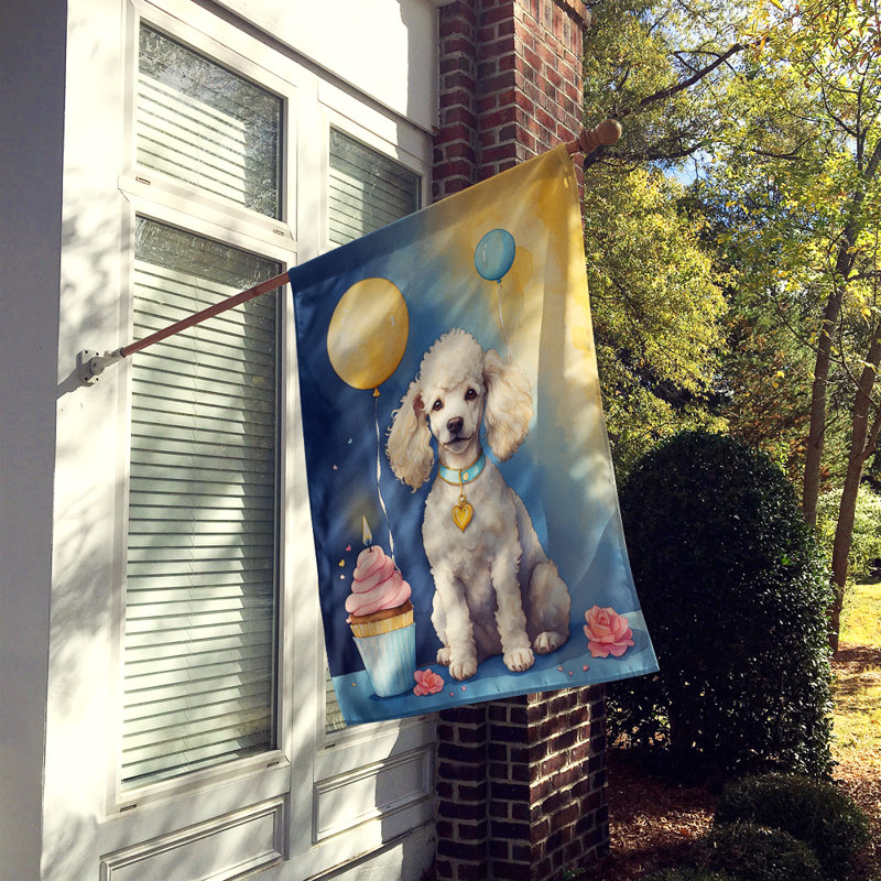Drapeau «Happy Birthday House», Caniche blanc