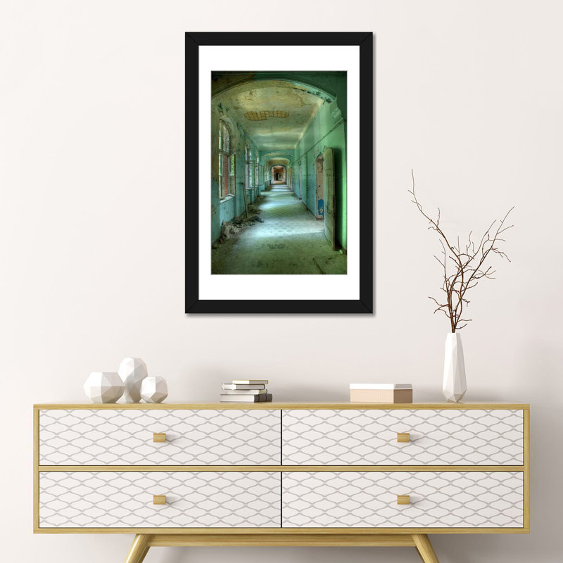 « beelitz », reproduction de photo sur toile, H 32 po x l 24 po x P 1 po, Papier d'art encadré noir, Blanc