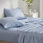 Édredon et drap bleu floral
