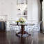 Fauteuil avec accoudoirs en transparent