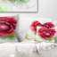 Coussin décoratif à grandes fleurs rouges sur fond blanc-89812585-29894792