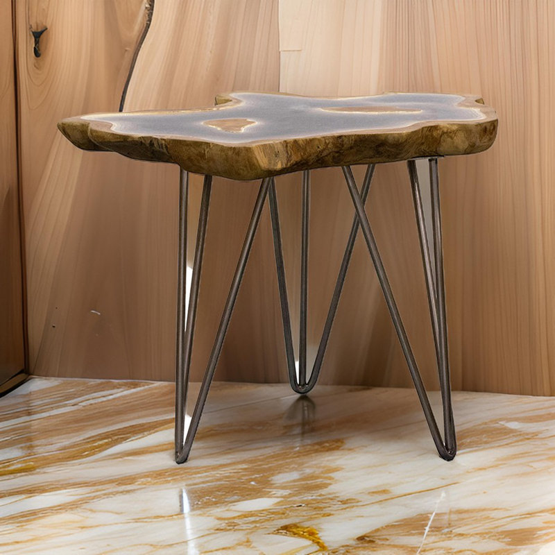 table de bout à pieds croisés