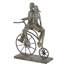 Minaudière en métal polystone patiné sur un vélo