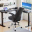 Fauteuil de bureau ergonomique et robuste à dossier mi-haut rembourré en cuir reconstitué et confortable, tabouret de bureau pivotant et pivotant confortable avec accoudoirs fonctionnels, design séduisant et productif, noir