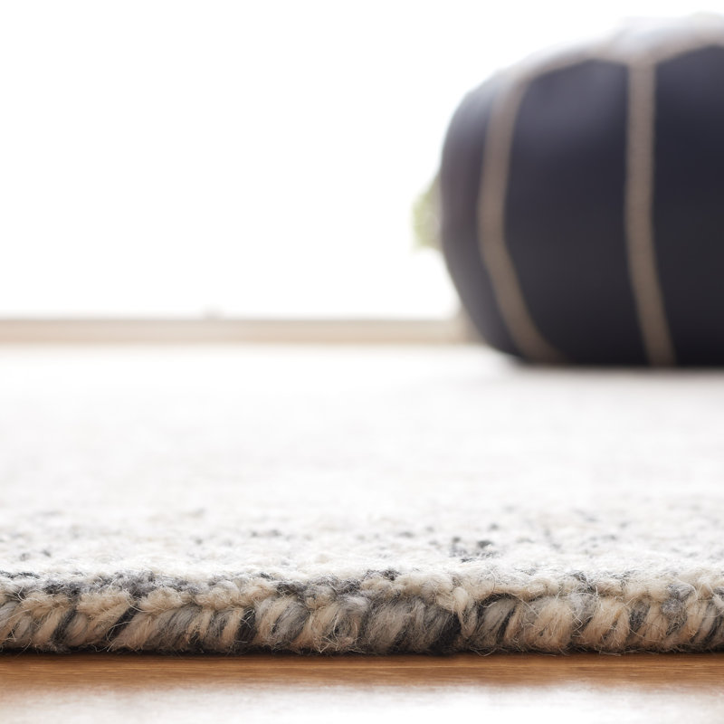 Audrina Abstract Hand Tufted Area Rug in Gray/Ivory, Rectangle 4' x 6'