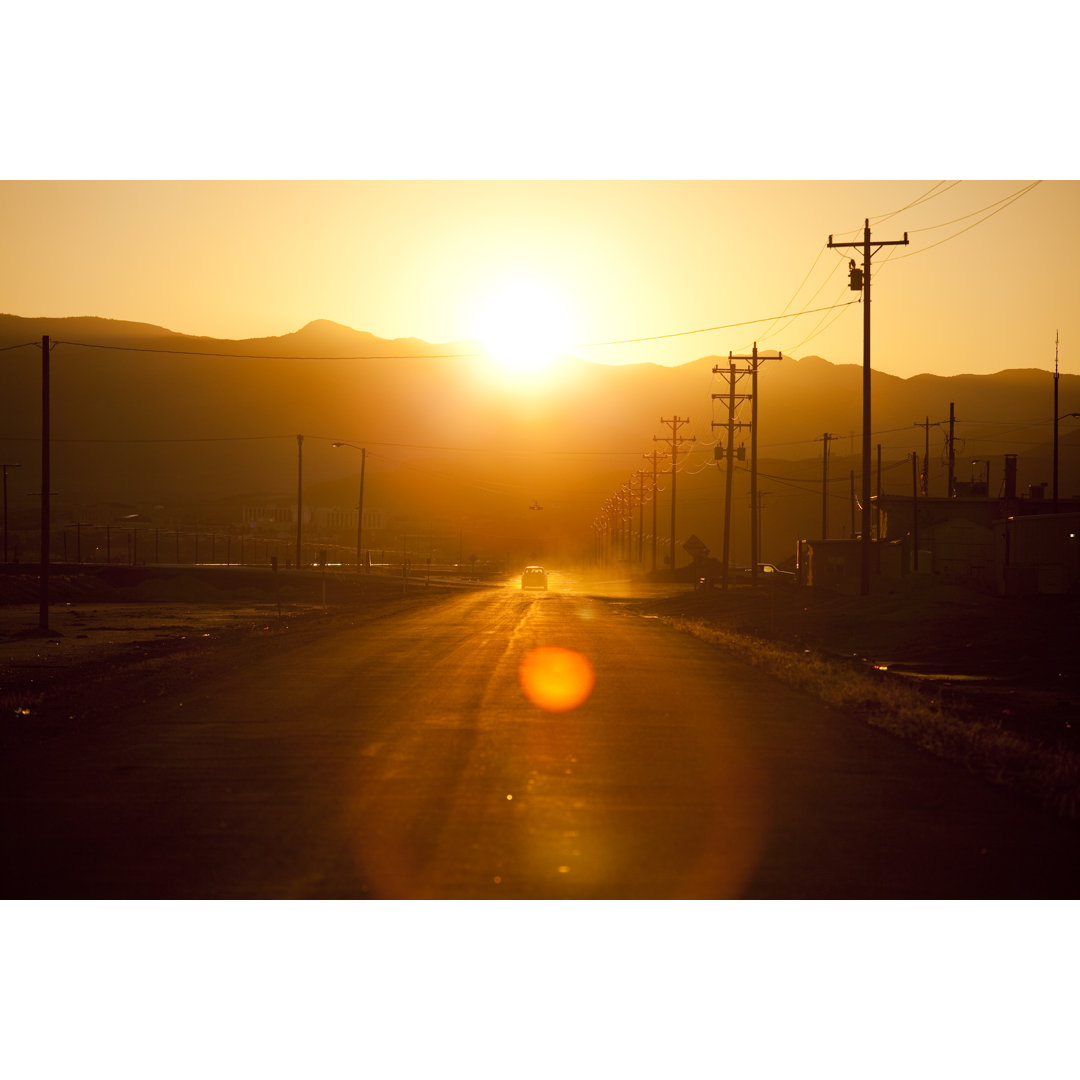 Road Through The Dusty Streets von Pgiam - Druck auf Leinwand ohne Rahmen