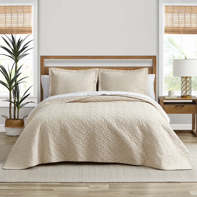 Chevron Reversible 3 Piece Quilt Set, Dune, King Quilt + 2 King Shams