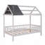 Lit simple, maison en bois avec clôture-12341467