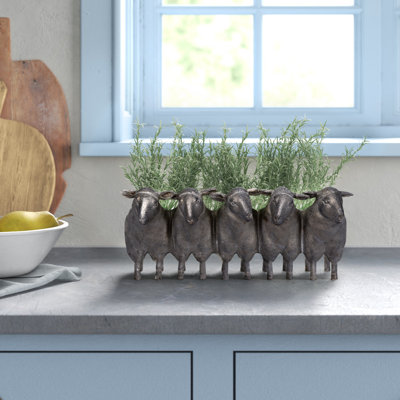 Jardinière en résine en forme de mouton avec finition en fer vieilli