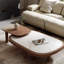 Table basse simple au sens du design