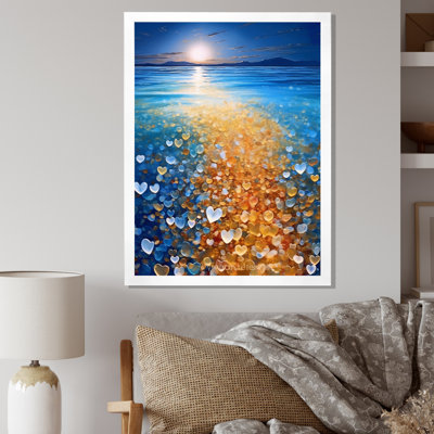Petits cœurs sur la plage tropicale de la pleine lune