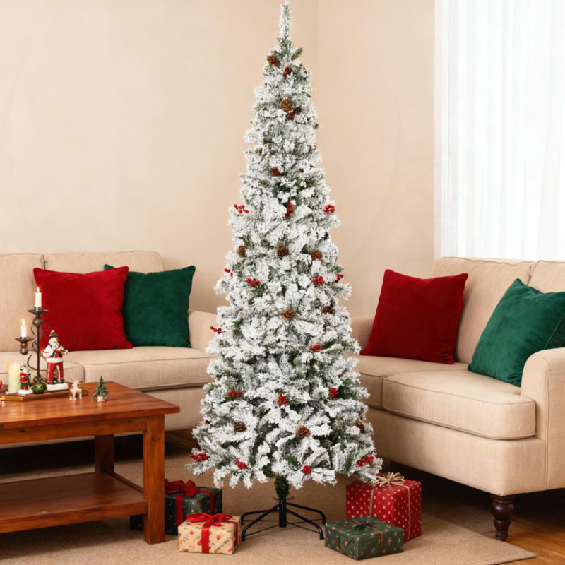 Arbre de Noël artificiel enneigé avec branches de pin réalistes, baies et conception à ouverture automatique pour une installation des Fêtes facile.