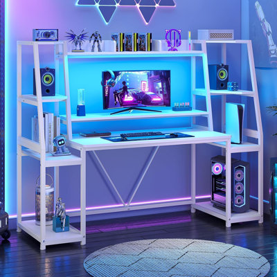 Bureau de jeu 65,7 po avec lumières à DEL, huche et tablettes de rangement, bureau d'ordinateur avec support pour écran, grand poste de travail PC pour le salon de la chambre à coucher, blanc
