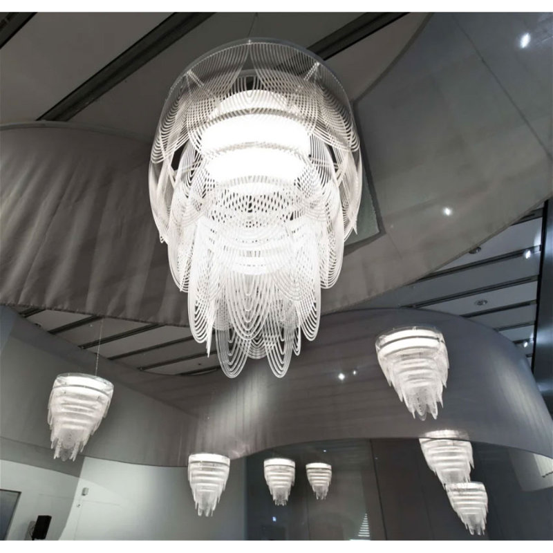 Lustre clair, Laiton poli, Plaqué argent, 62 po de largeur x 78 po de hauteur