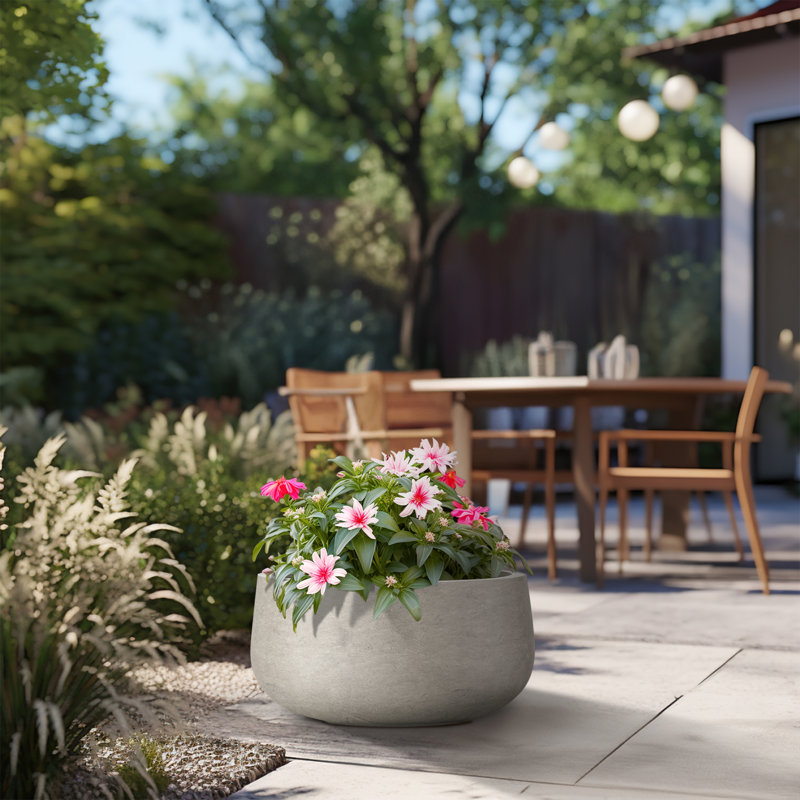 Pot à fleurs en béton Renfrew, Jaune pâle, H 10 po x l 19 po x P 19 po