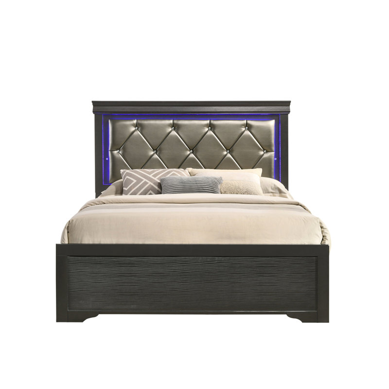 Lit simple moderne gris avec une construction en bois massif et une tête de lit de couleur chic et élégante