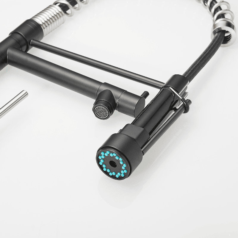 Robinet de cuisine rétractable à poignée simple avec accessoires