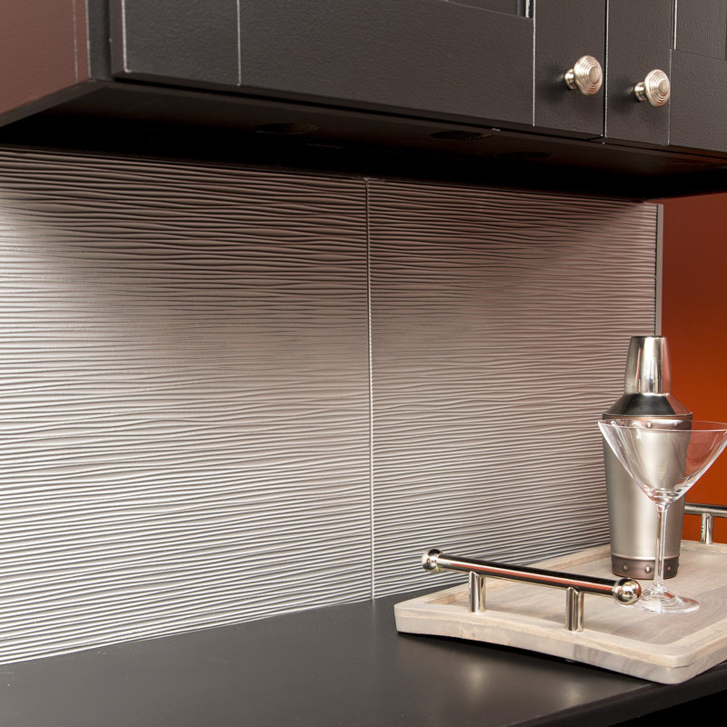 Panneau de dosseret décoratif en vinyle 18,25 po x 24,25 po FASÄDE Ripple, Argenté