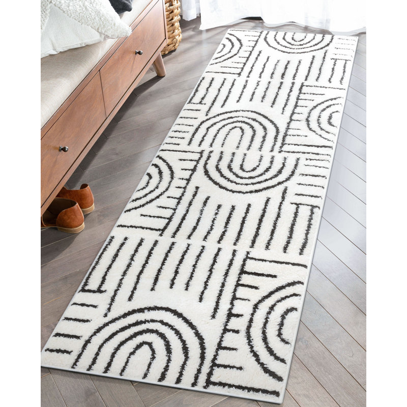 Tapis géométrique en polypropylène tissé à la machine Feliz ivoire / noir, Tapis de couloir 2 pi x 7 pi 3 po