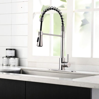 Robinet de lavabo à plaque de comptoir noir mat pour la cuisine - rouille, douchette rétractable, acier inoxydable massif 304, débit maximal de 18 gallons par minute et fabrication en acier Scratch