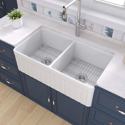 Évier de cuisine à double cuve en argile réfractaire avec grille d'évier et crépine L 33 po x l 18 po