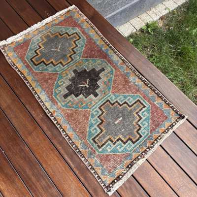 Petit tapis turc vert antique rétro idéal pour les entrées avec un design Oushak et Anatolian