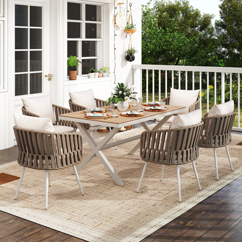 Outdoor 6-person Dining Set With Cushions