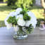 Pivoine et œufs artificiels dans un vase