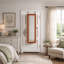 Armoire à bijoux murale en bois massif avec miroir pleine longueur et système d'éclairage DEL automatique-470395086