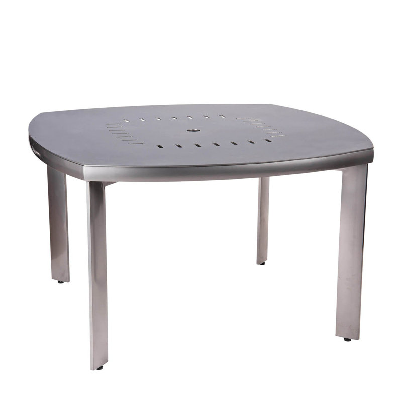 Table carrée ronde à parasol